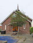 901713 Gezicht op de voorgevel van de voormalige Gereformeerde Kerk (thans: kinderdagverblijf Het Piratenschip, ...